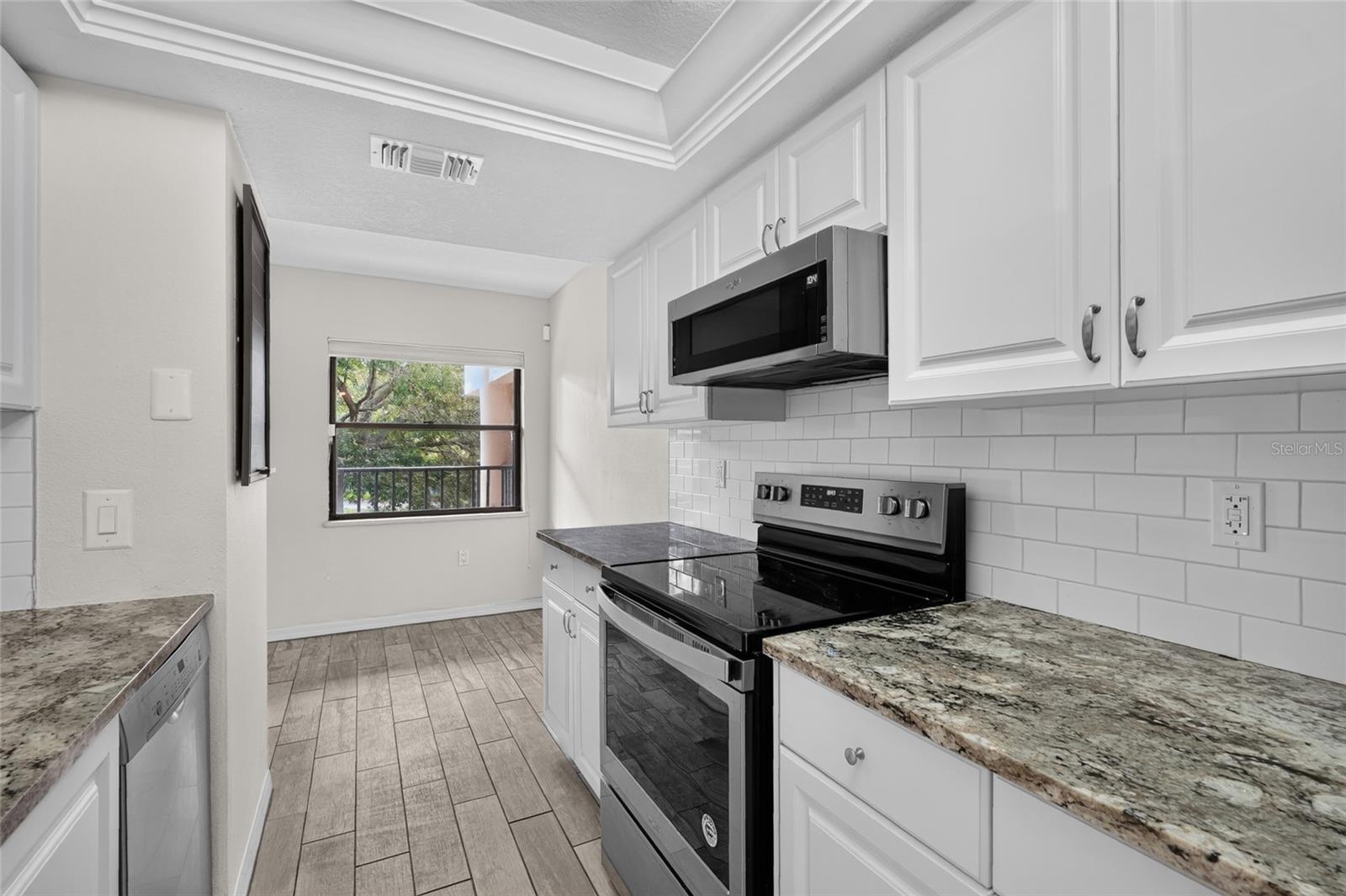 204 3rd Unit 103, Bradenton, FL 34205