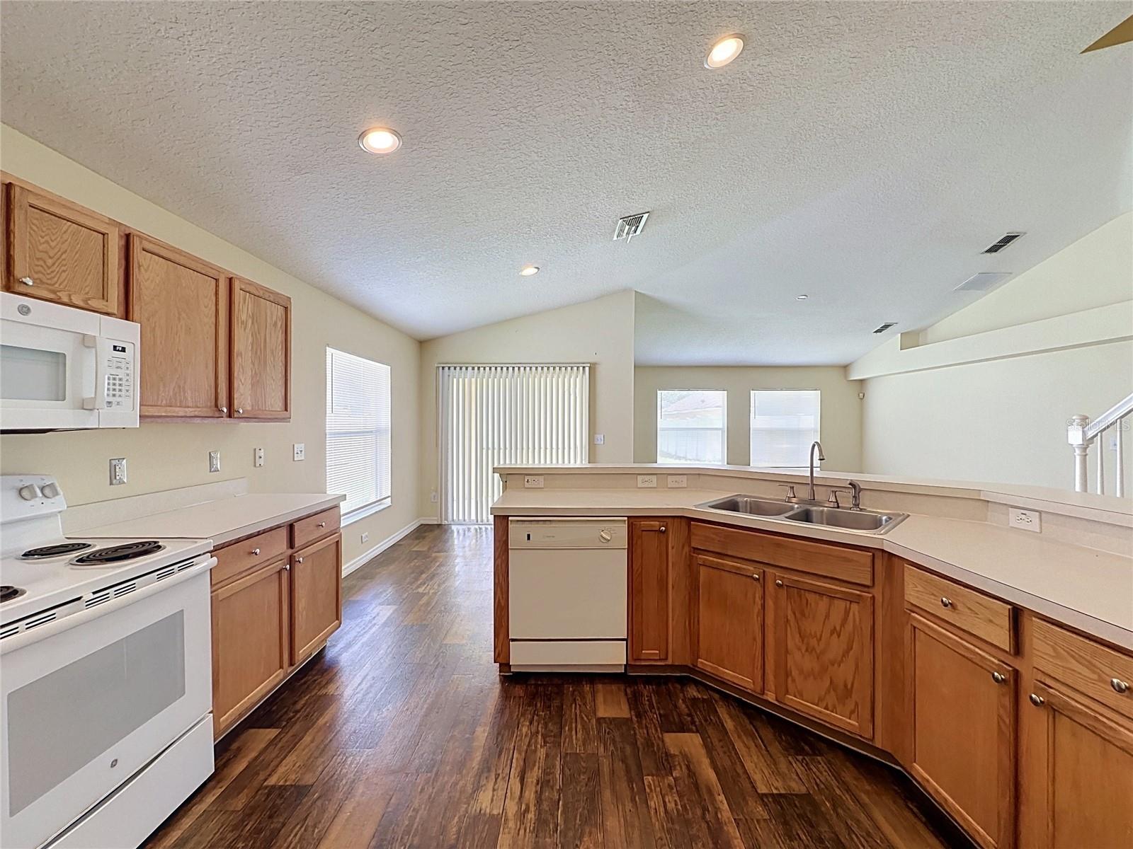3066 Eagle Crossing Dr, Kissimmee, FL 34746