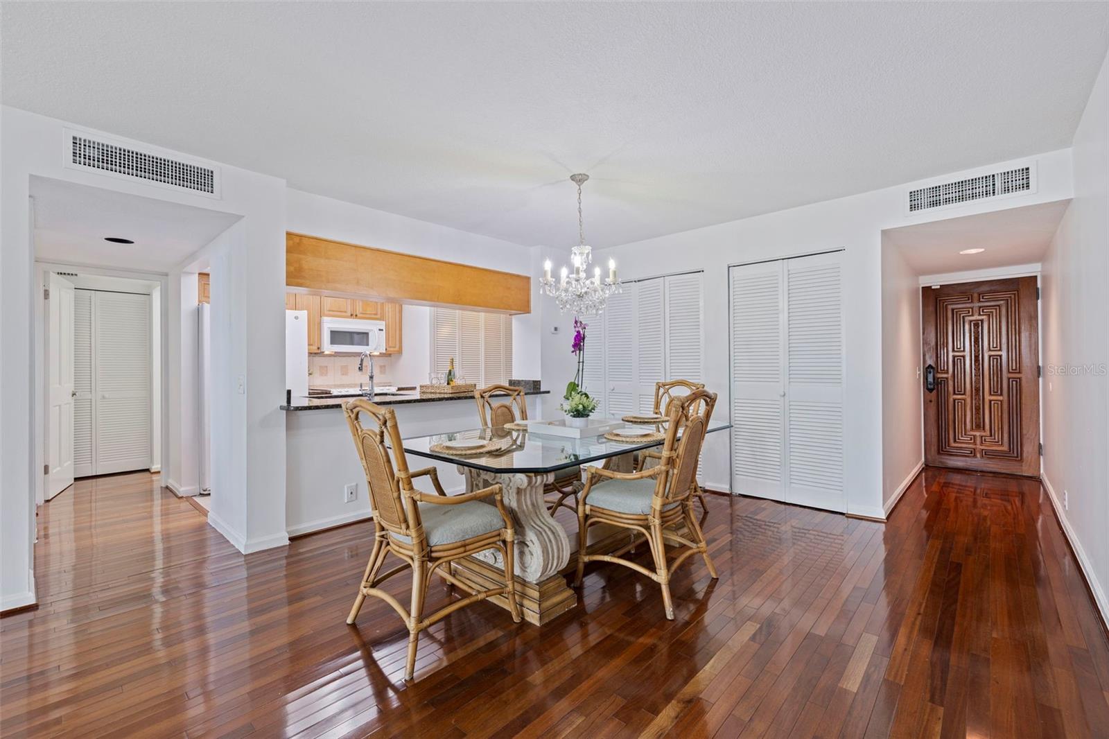 5700 Mariner Unit 302e, Tampa, FL 33609