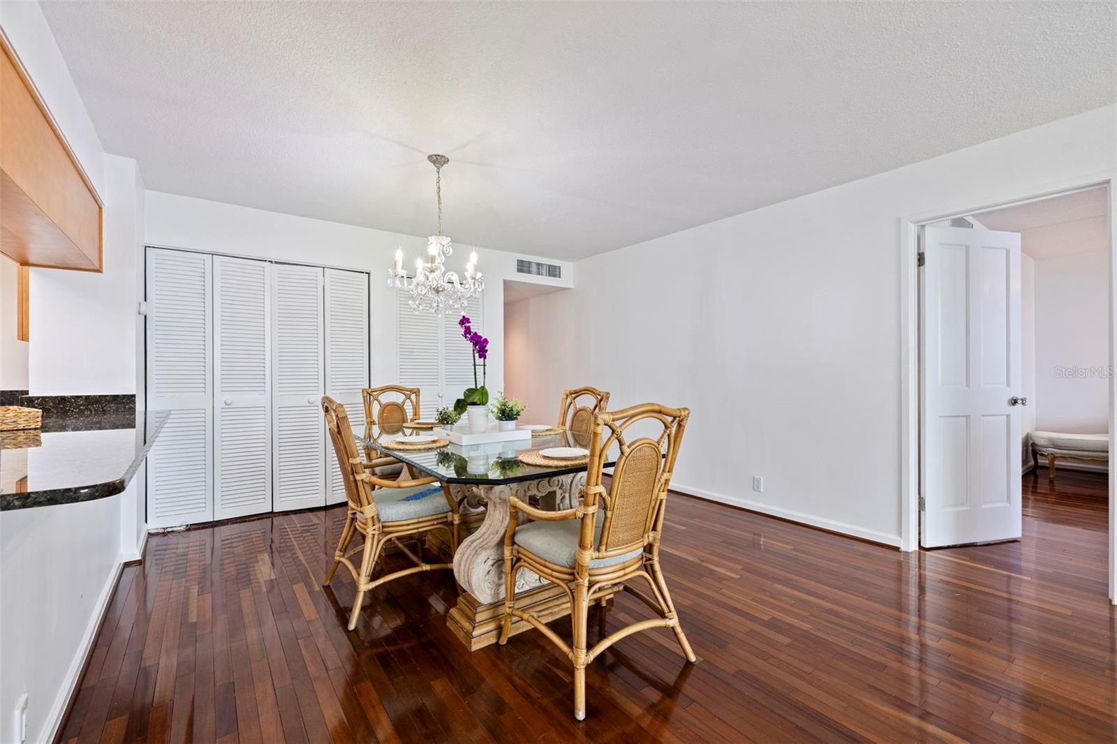 5700 Mariner Unit 302e, Tampa, FL 33609