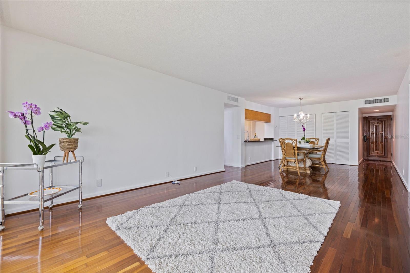 5700 Mariner Unit 302e, Tampa, FL 33609