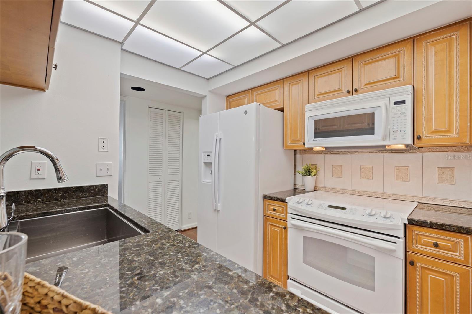 5700 Mariner Unit 302e, Tampa, FL 33609
