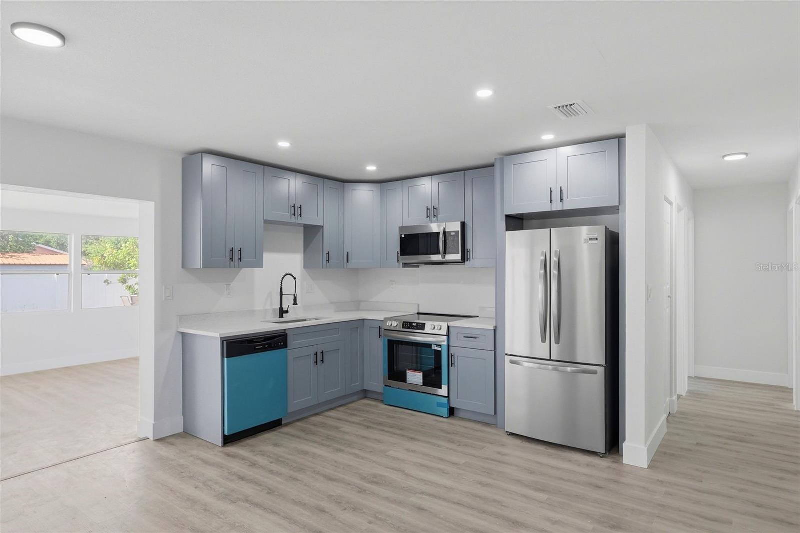 4075 38th, St Petersburg, FL 33713