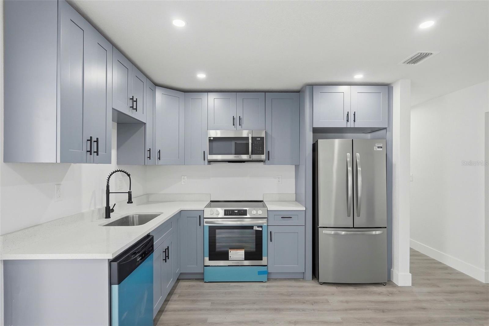 4075 38th, St Petersburg, FL 33713