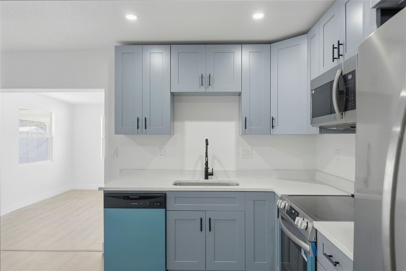 4075 38th, St Petersburg, FL 33713