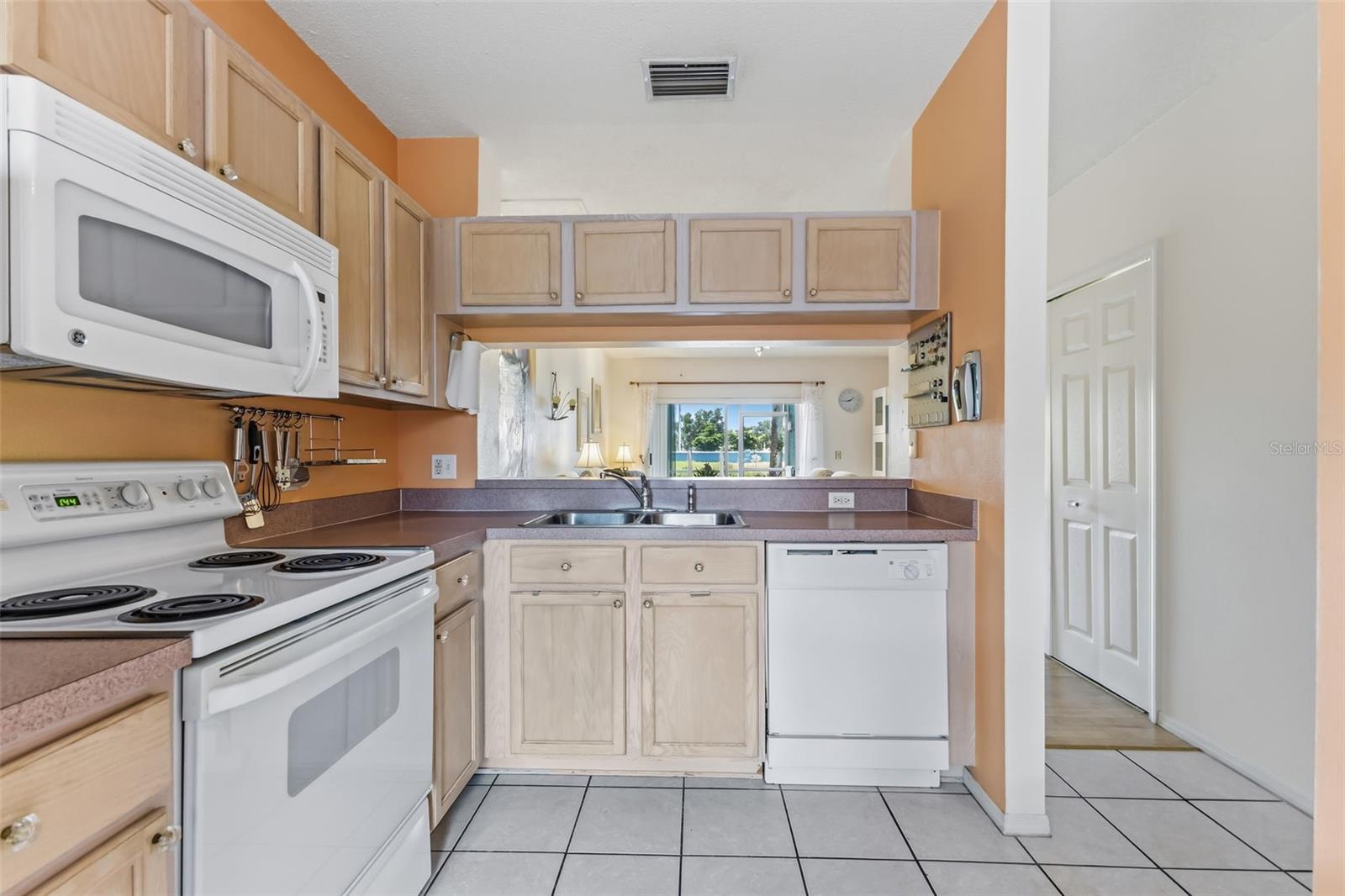 5052 Misty Canal Pl, Bradenton, FL 34203