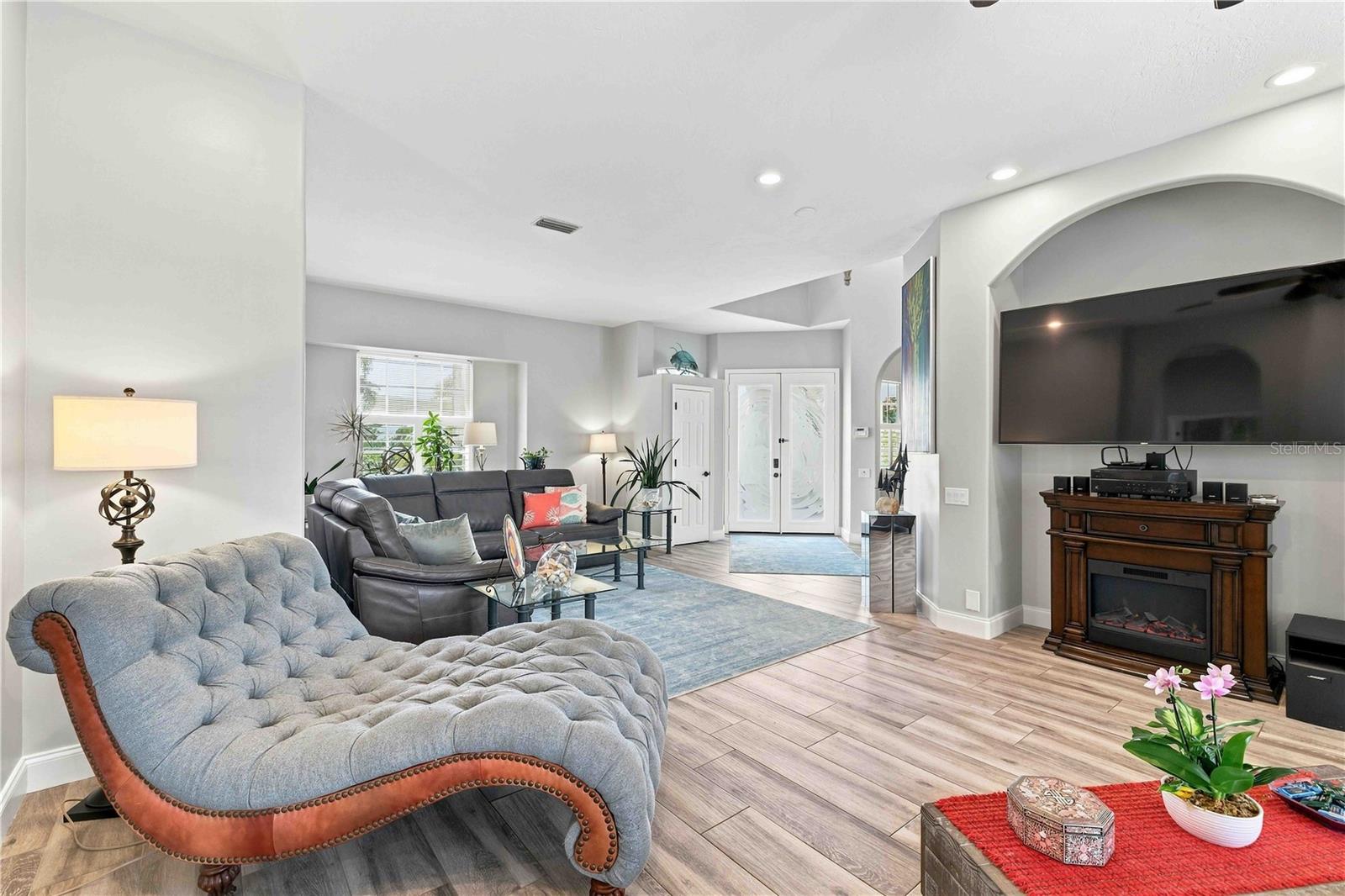 4623 4th, Bradenton, FL 34208