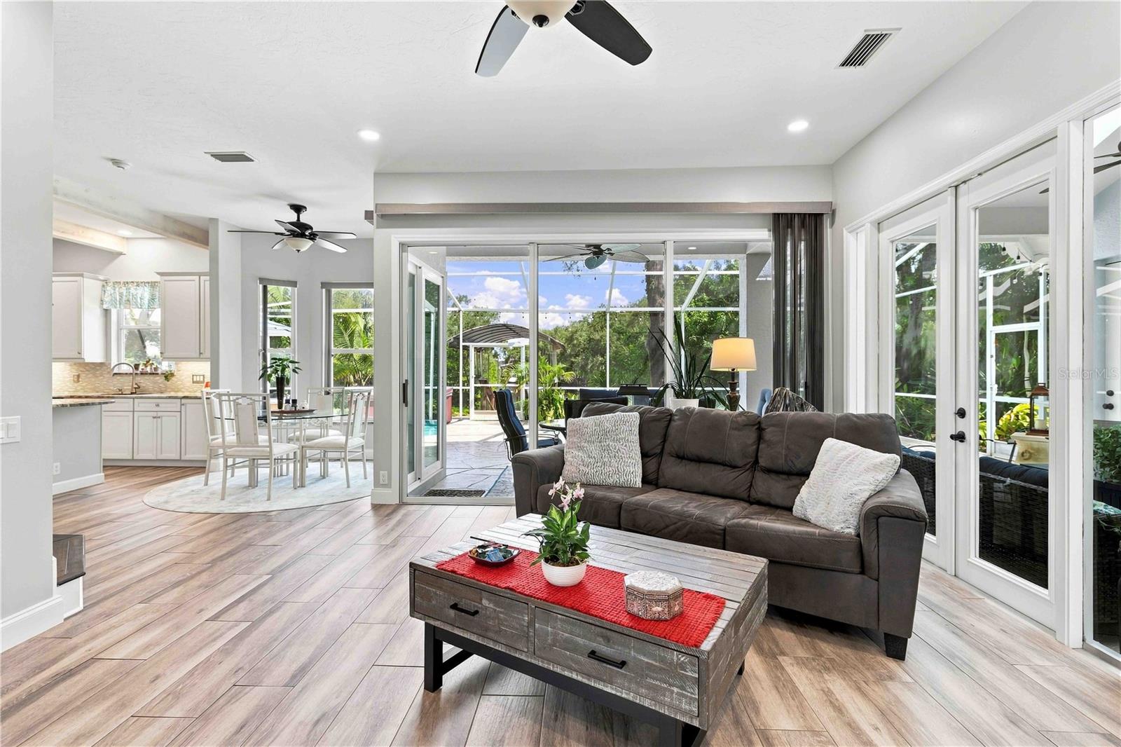 4623 4th, Bradenton, FL 34208
