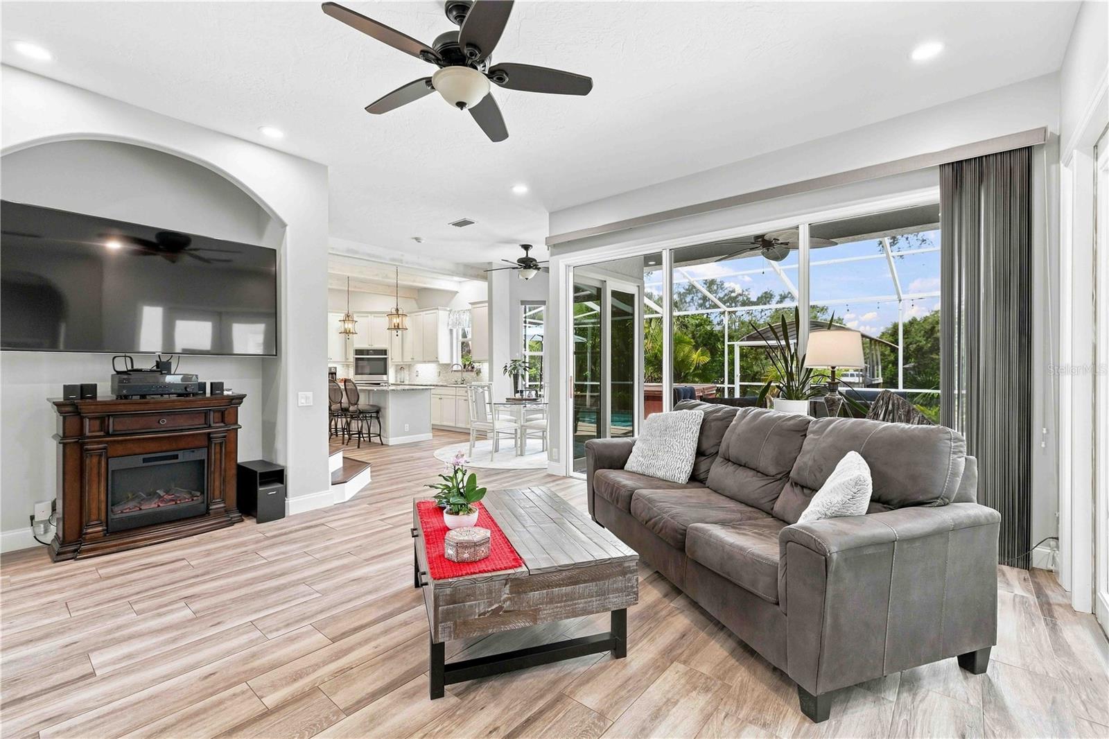 4623 4th, Bradenton, FL 34208
