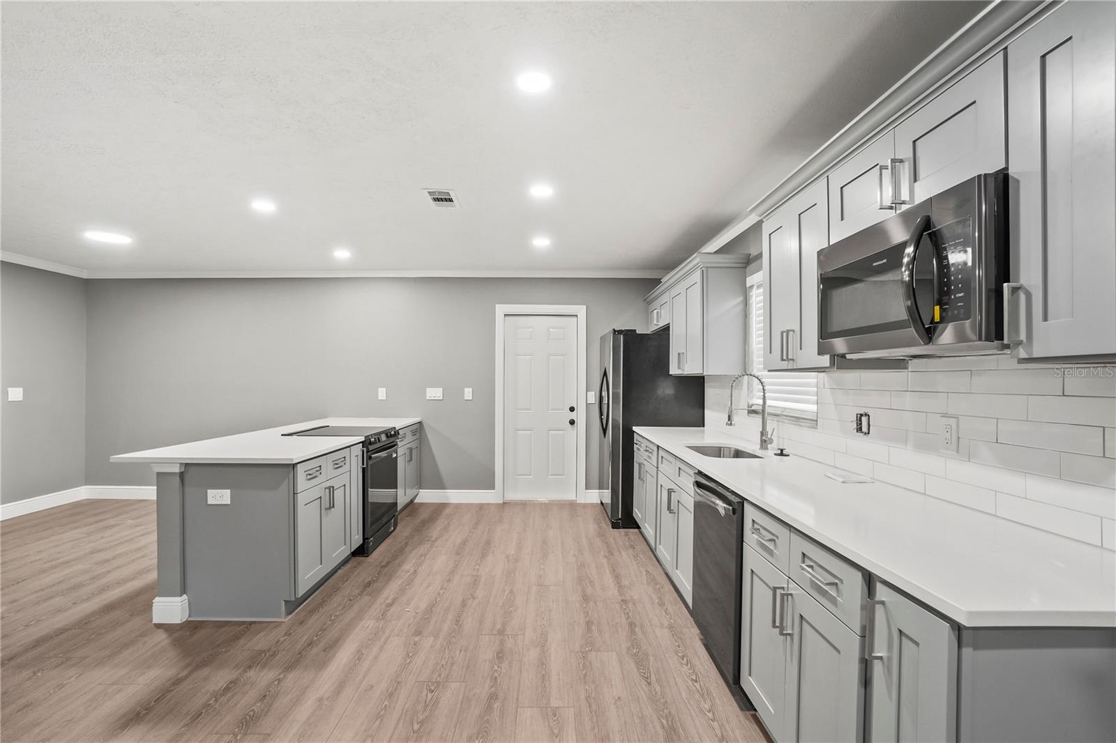 1901 Lakeview, Brandon, FL 33511