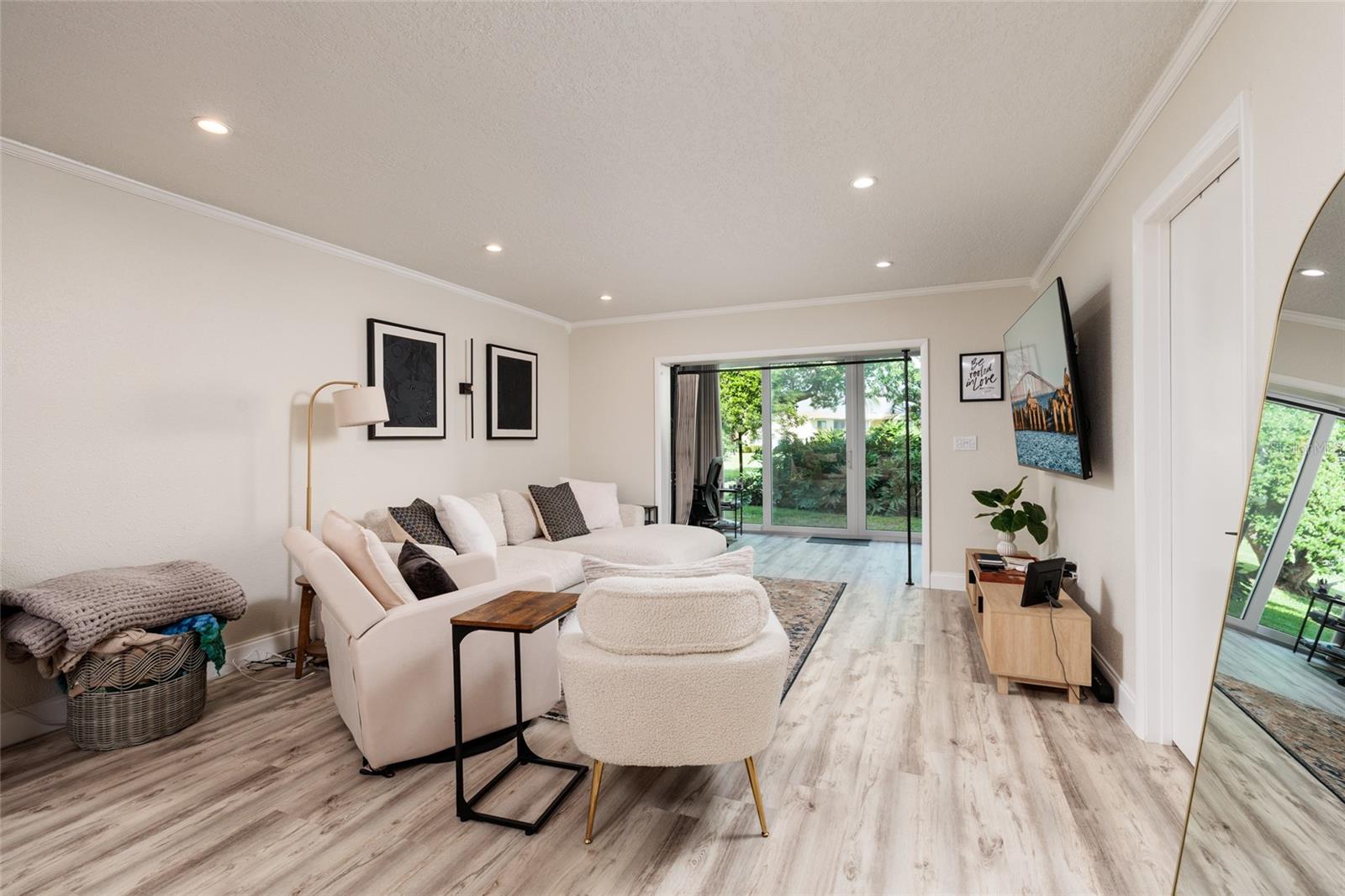 4595 Chancellor Unit 114, St Petersburg, FL 33703