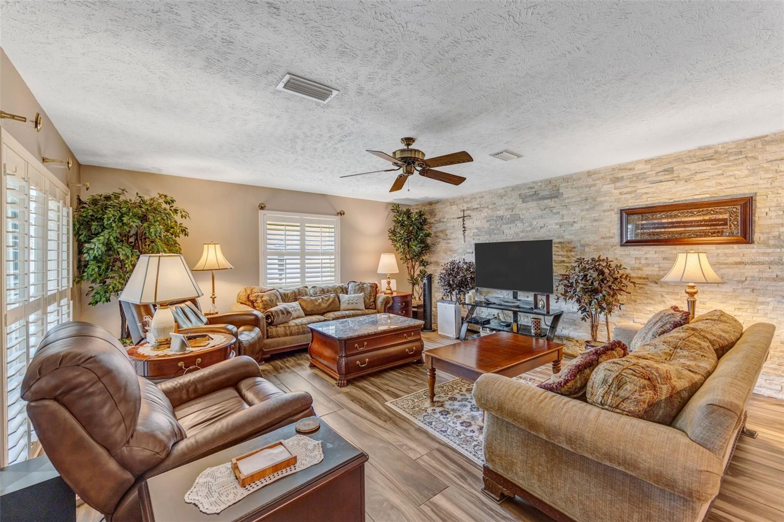 4001 Highgate, Valrico, FL 33594