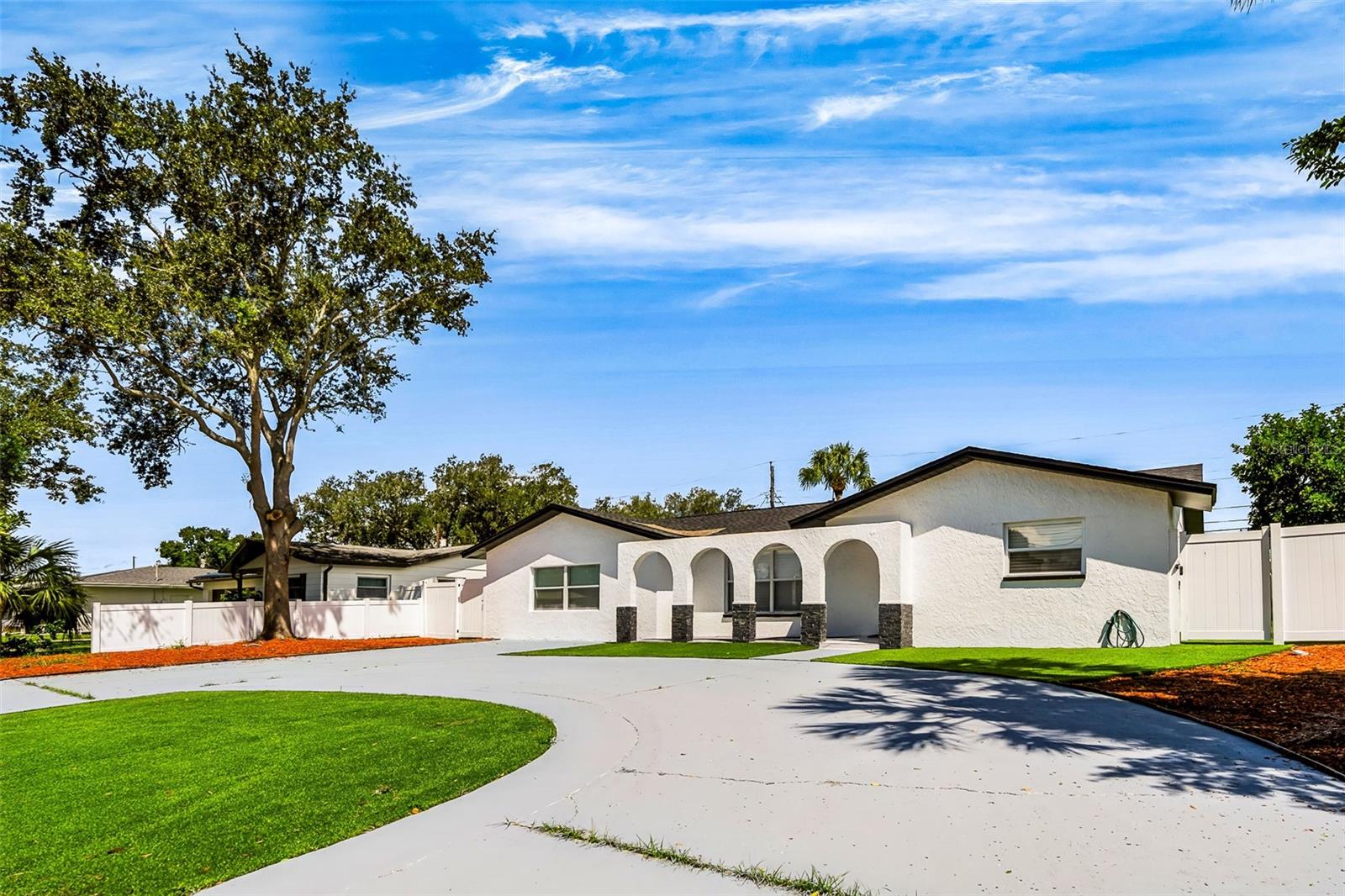 1077 40th, St Petersburg, FL 33703