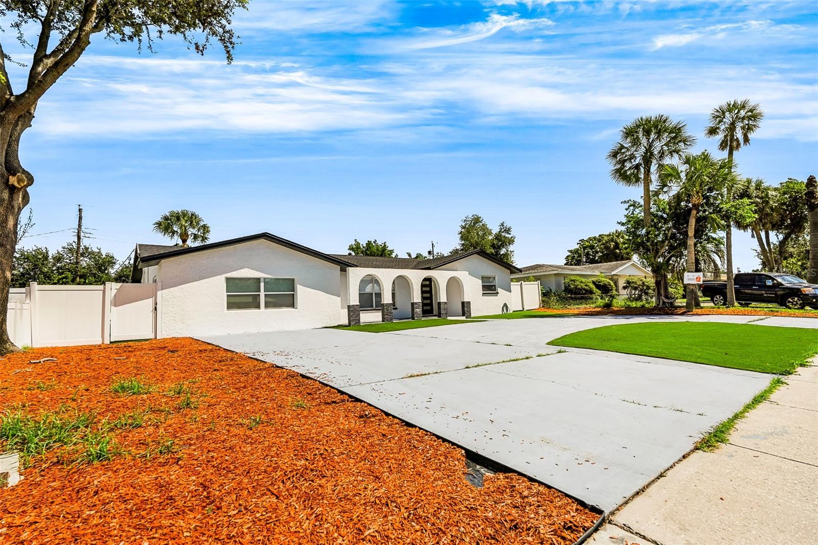1077 40th, St Petersburg, FL 33703