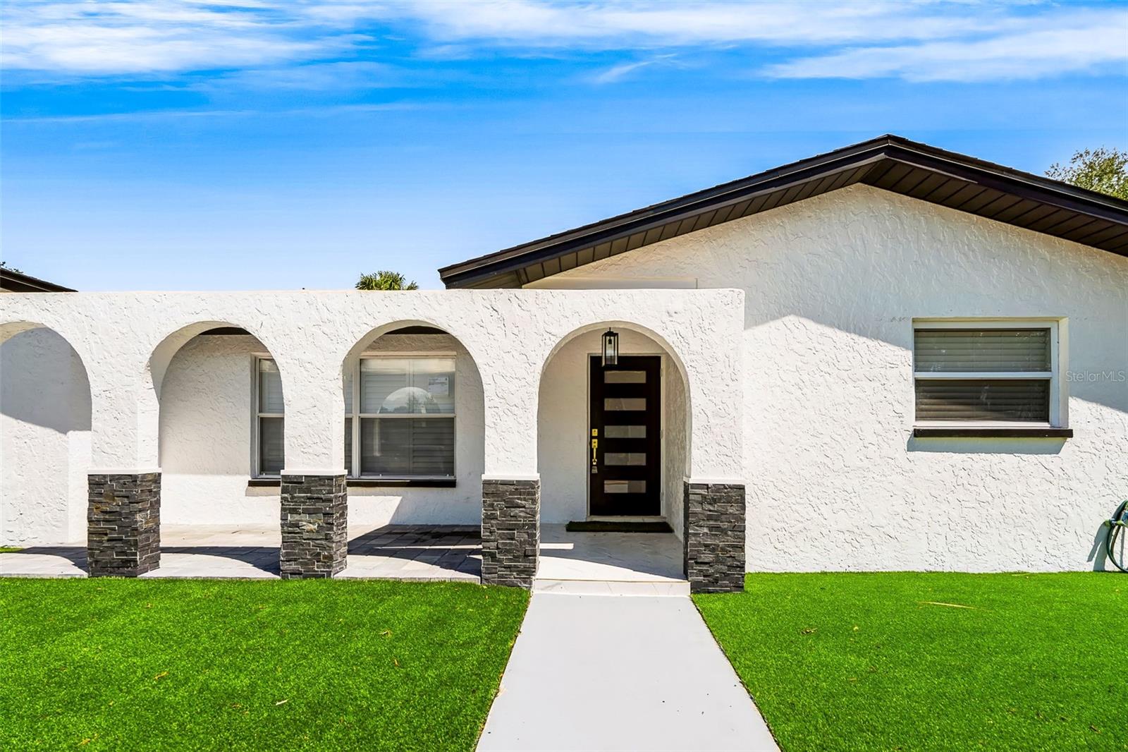 1077 40th, St Petersburg, FL 33703