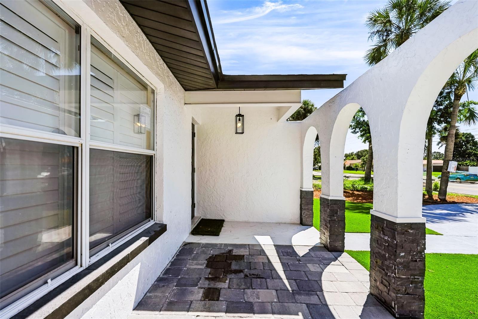 1077 40th, St Petersburg, FL 33703