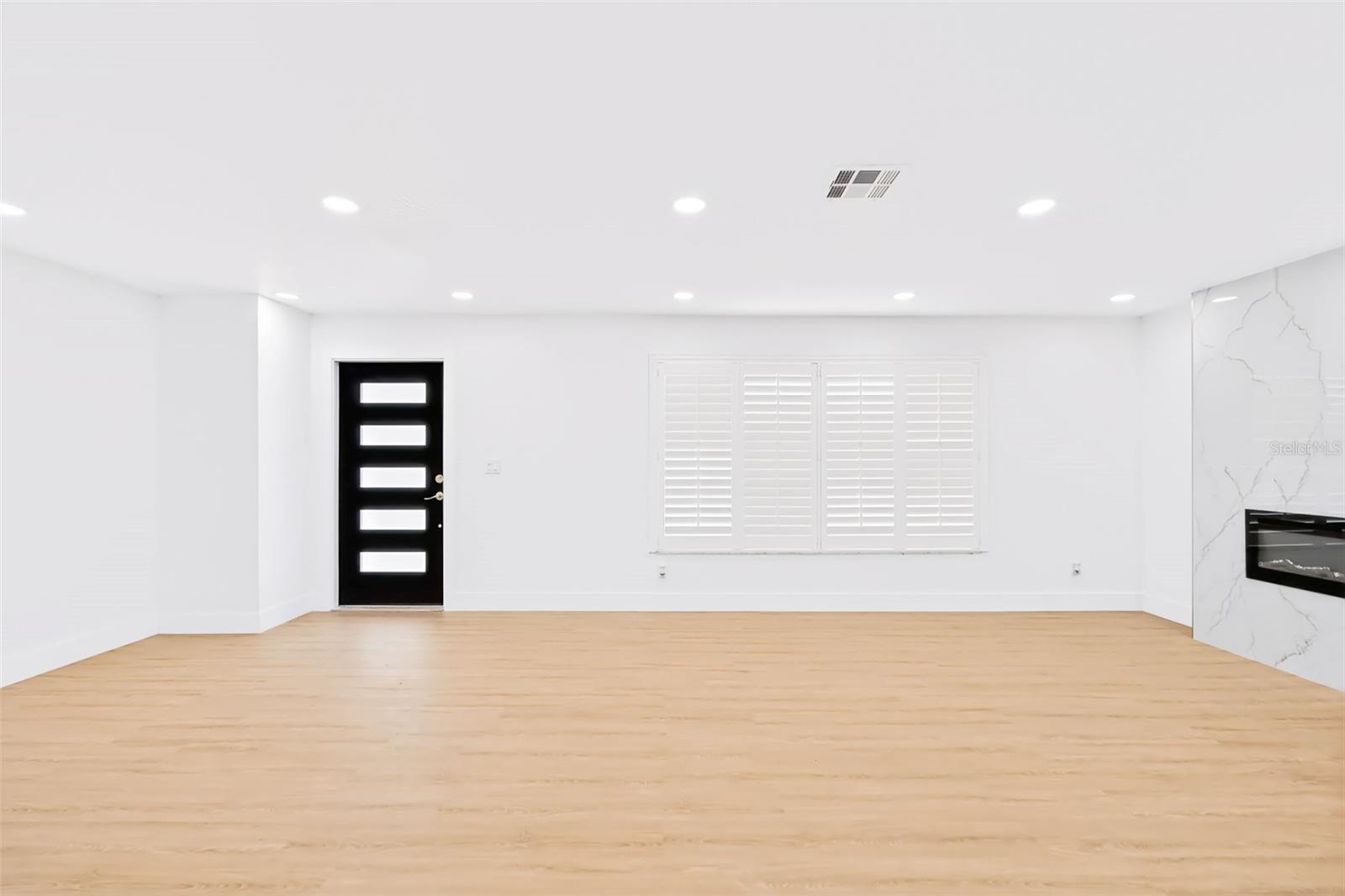 1077 40th, St Petersburg, FL 33703