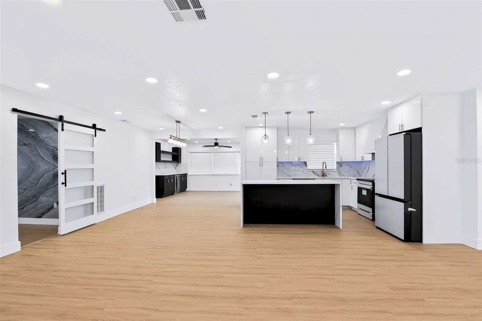 1077 40th, St Petersburg, FL 33703