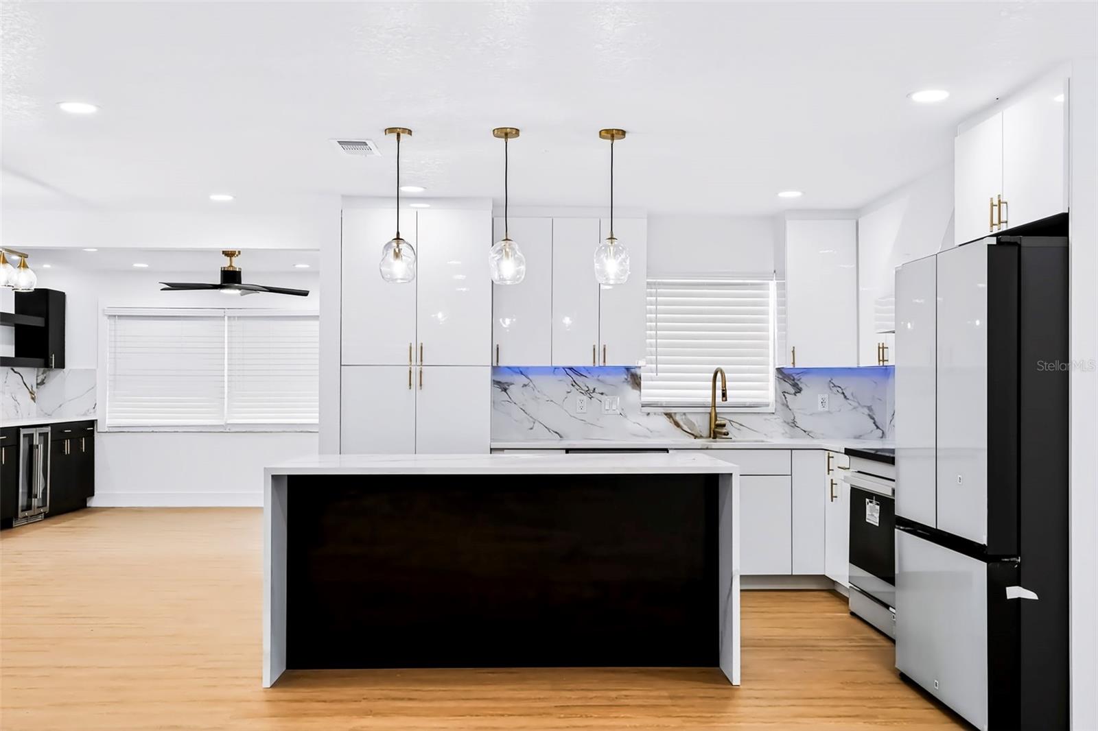 1077 40th, St Petersburg, FL 33703