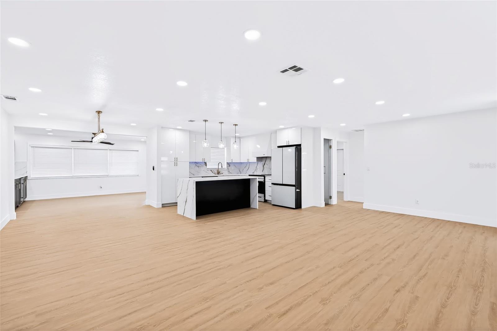1077 40th, St Petersburg, FL 33703