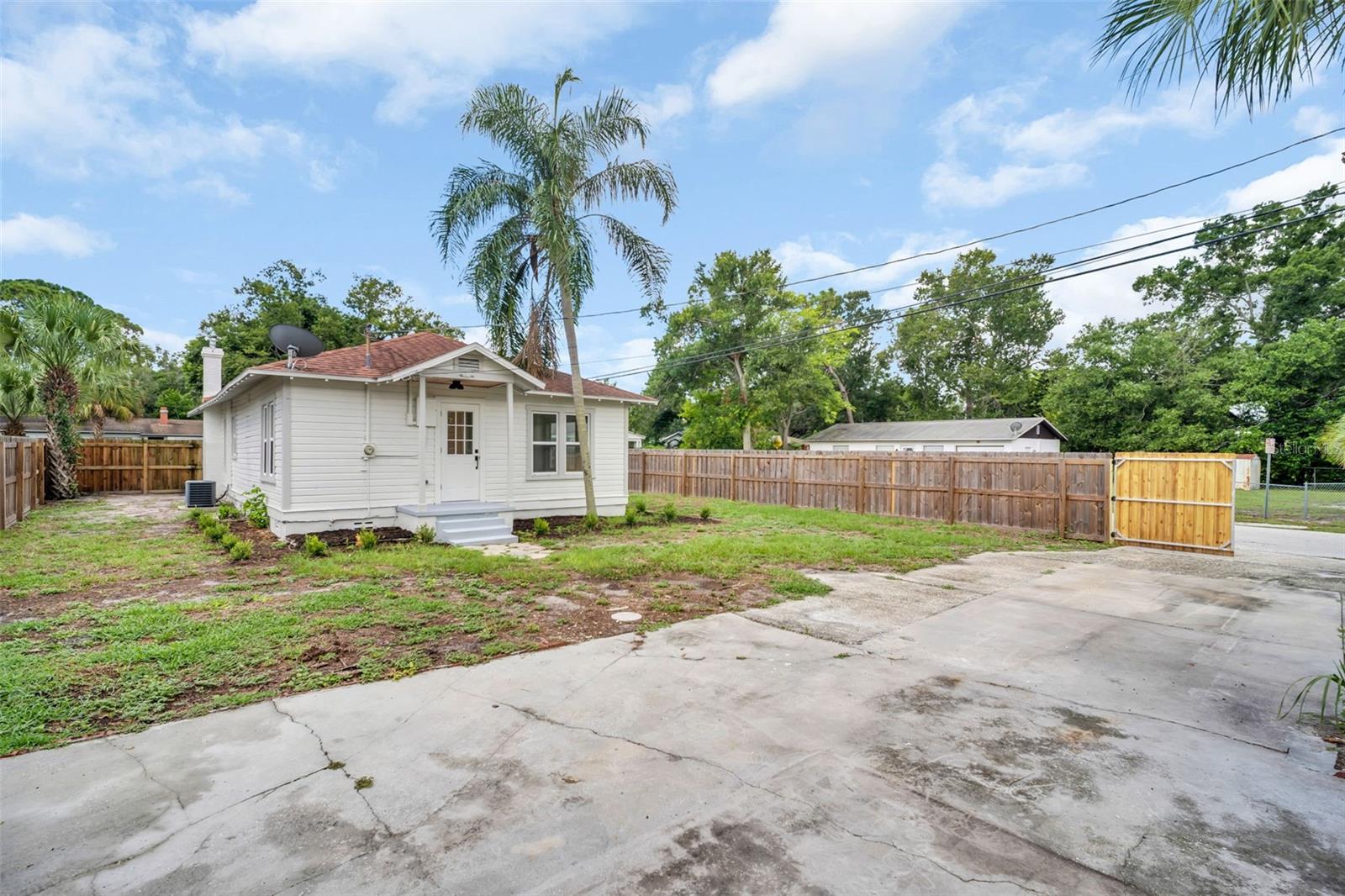 5355 2nd, St Petersburg, FL 33707