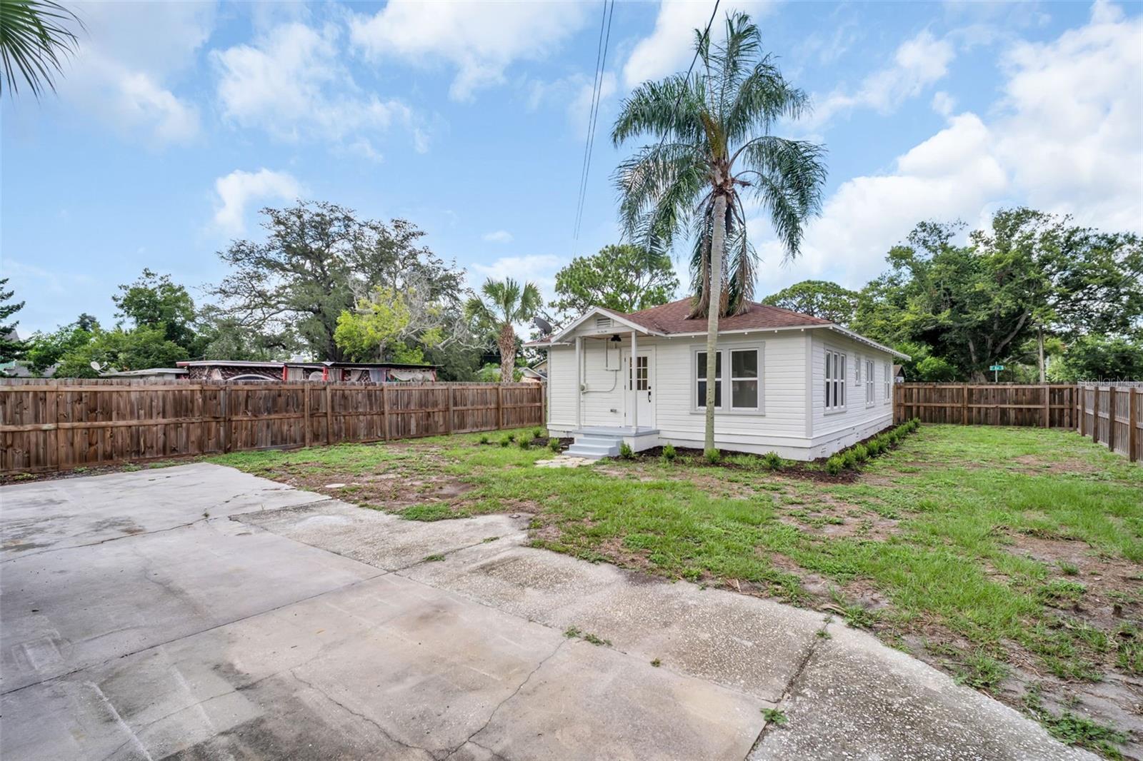 5355 2nd, St Petersburg, FL 33707