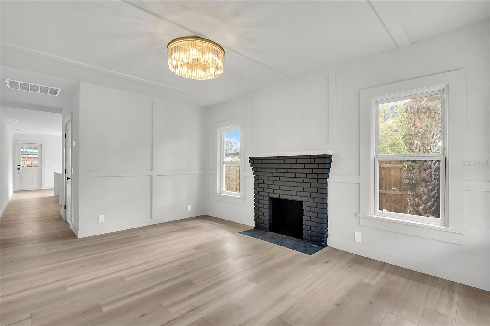 5355 2nd, St Petersburg, FL 33707