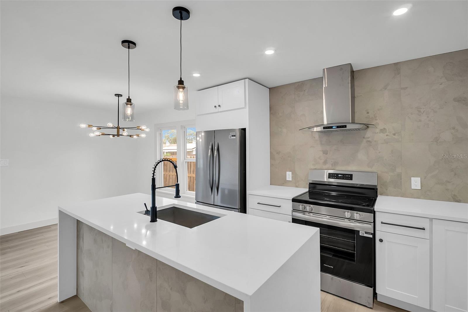 5355 2nd, St Petersburg, FL 33707