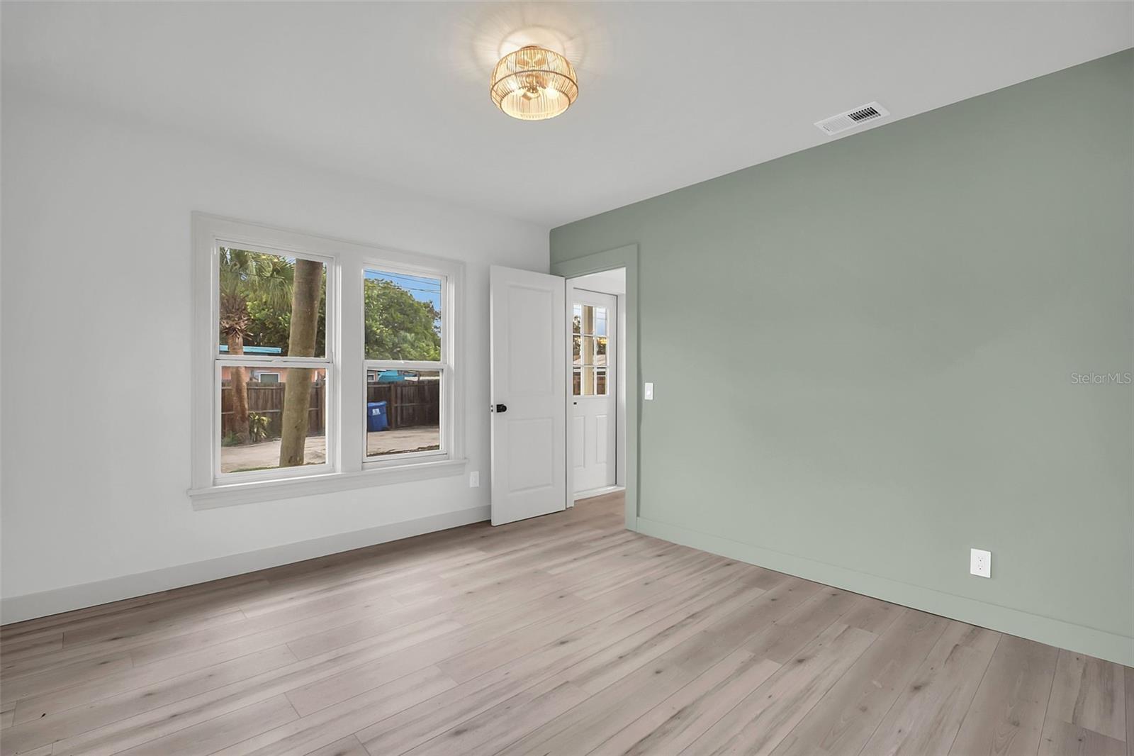 5355 2nd, St Petersburg, FL 33707