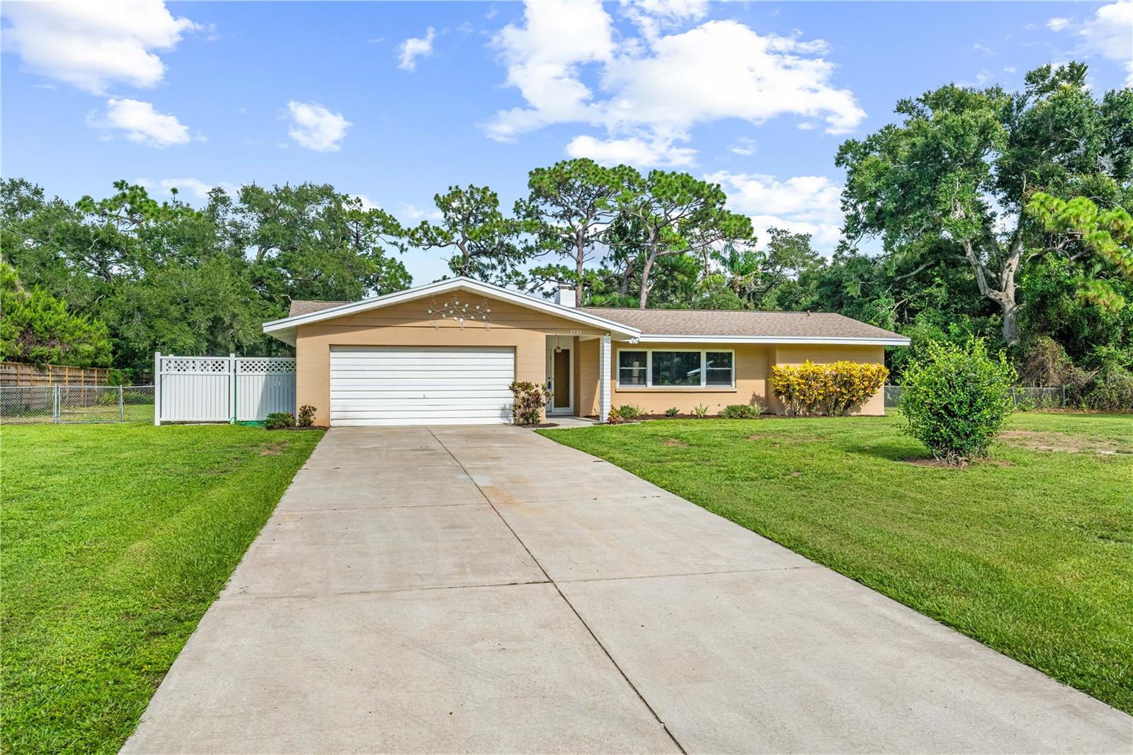 3733 Malec, Sarasota, FL 34233