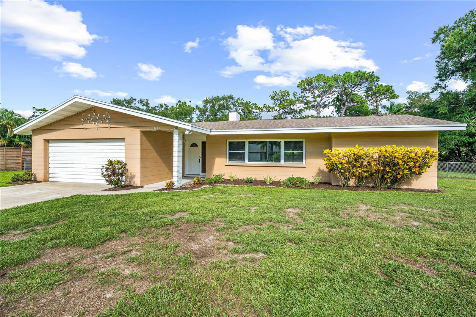 3733 Malec, Sarasota, FL 34233