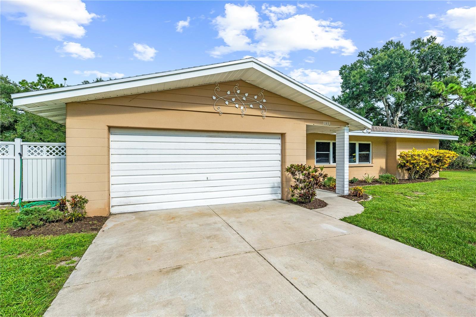 3733 Malec, Sarasota, FL 34233