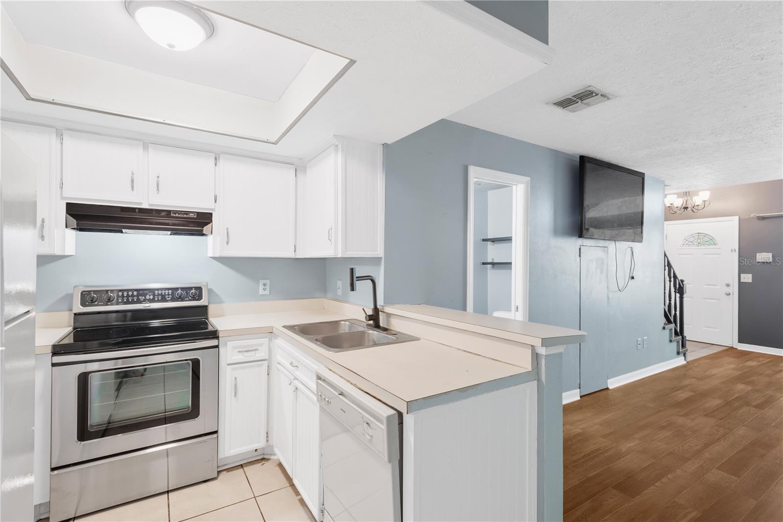 609 Saint Henry, Brandon, FL 33511