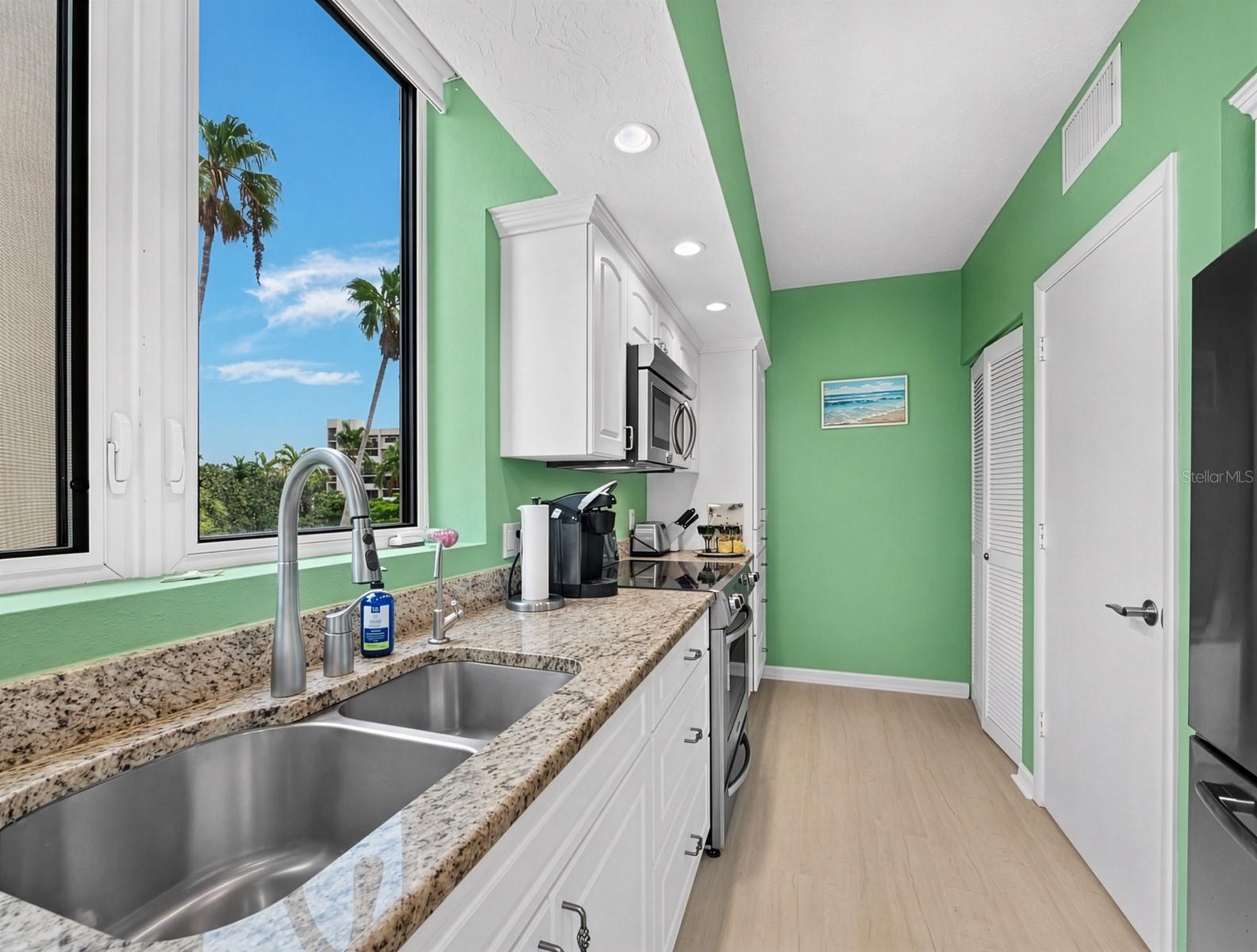 1075 Gulf of Mexico Unit 205, Longboat Key, FL 34228
