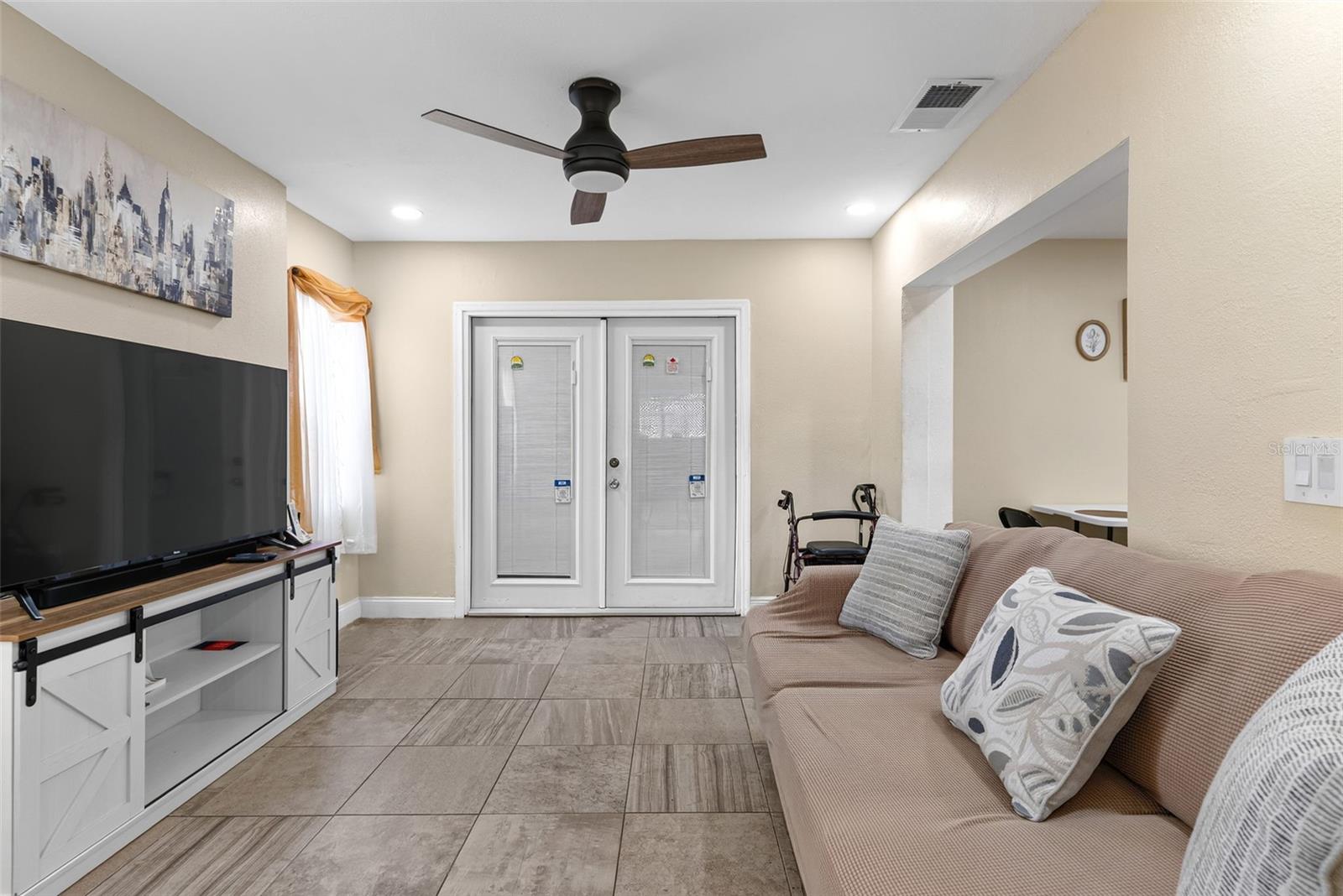 558 Broadmoor, Orlando, FL 32809