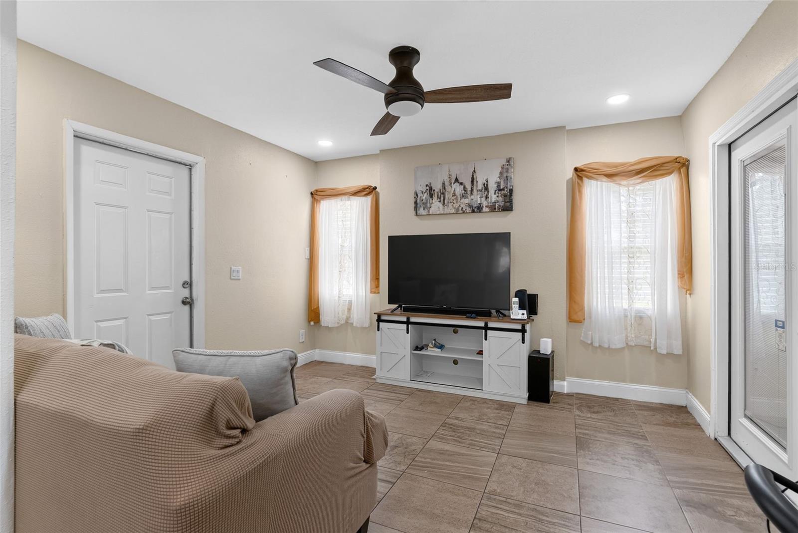 558 Broadmoor, Orlando, FL 32809