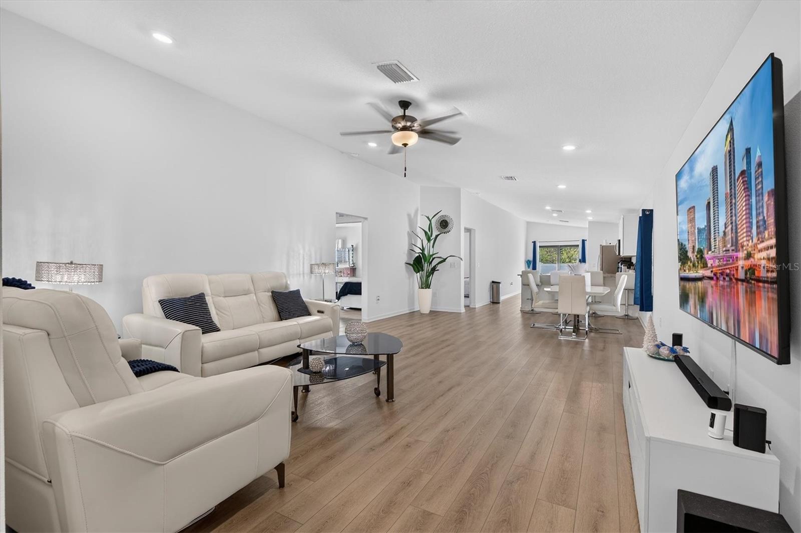5761 Helmsman, Tampa, FL 33619