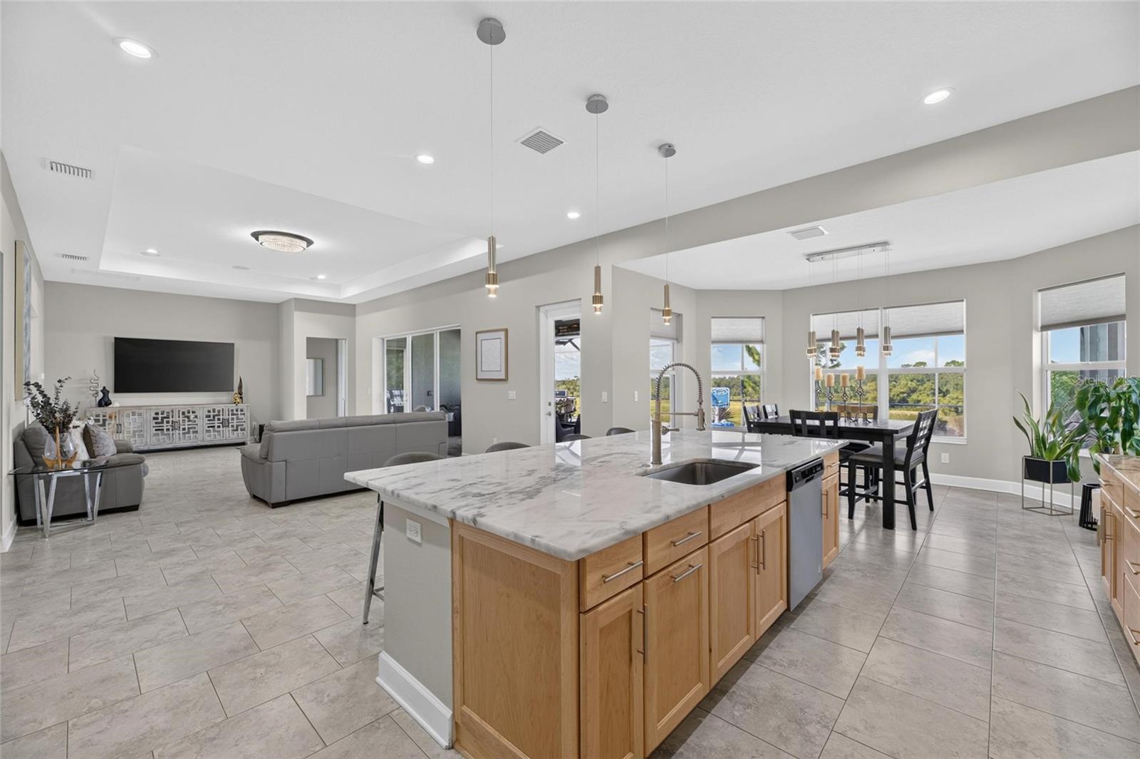 5218 Lake Venice, Wimauma, FL 33598