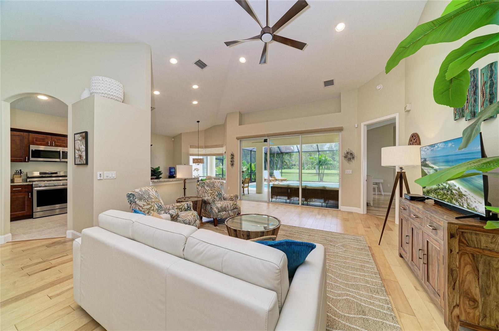 6690 Tailfeather, Bradenton, FL 34203