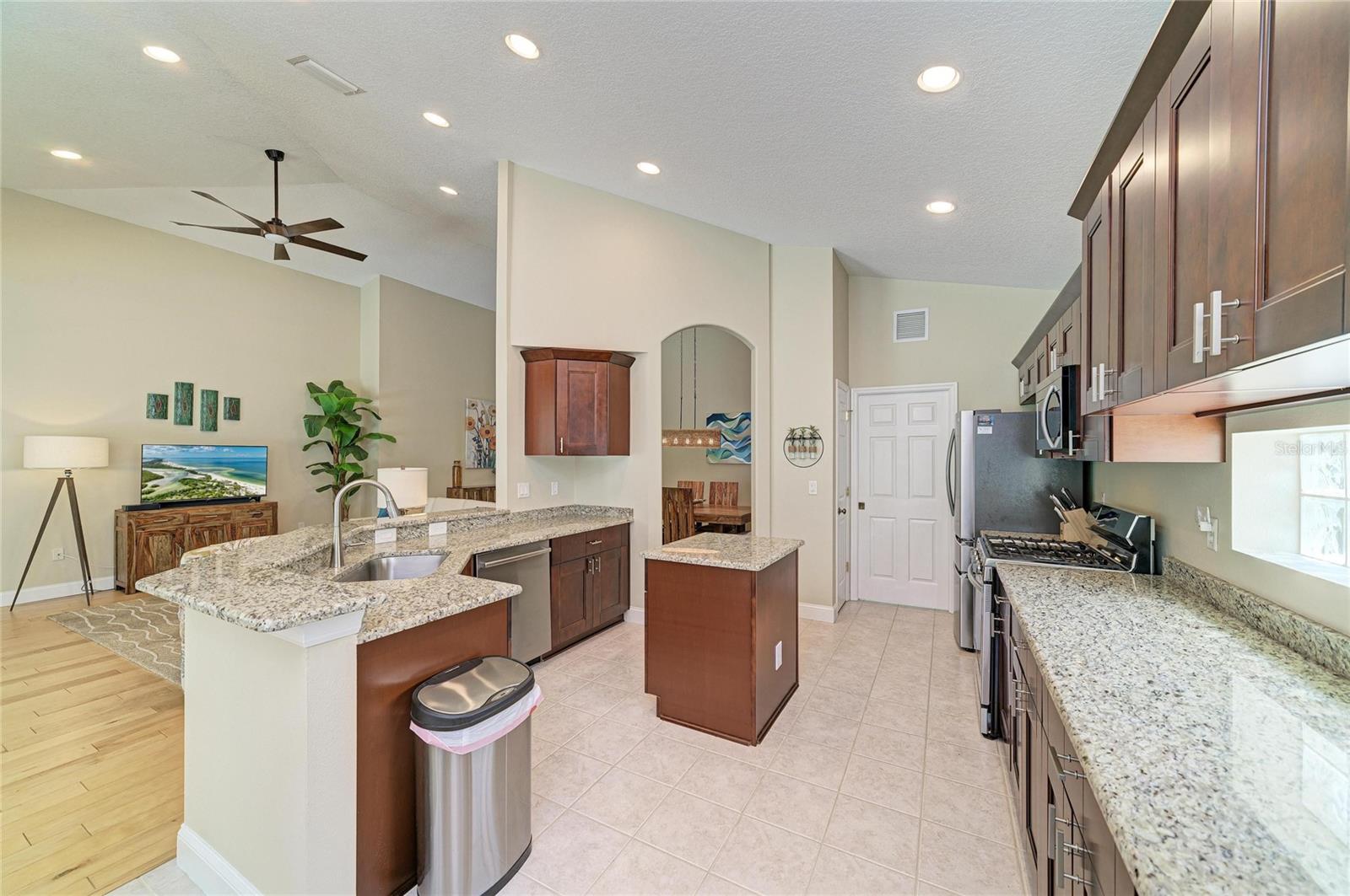 6690 Tailfeather, Bradenton, FL 34203