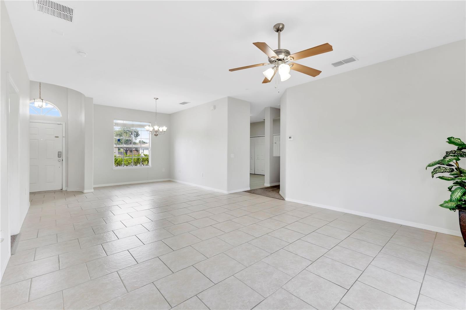 735 Palaiseau, Kissimmee, FL 34759