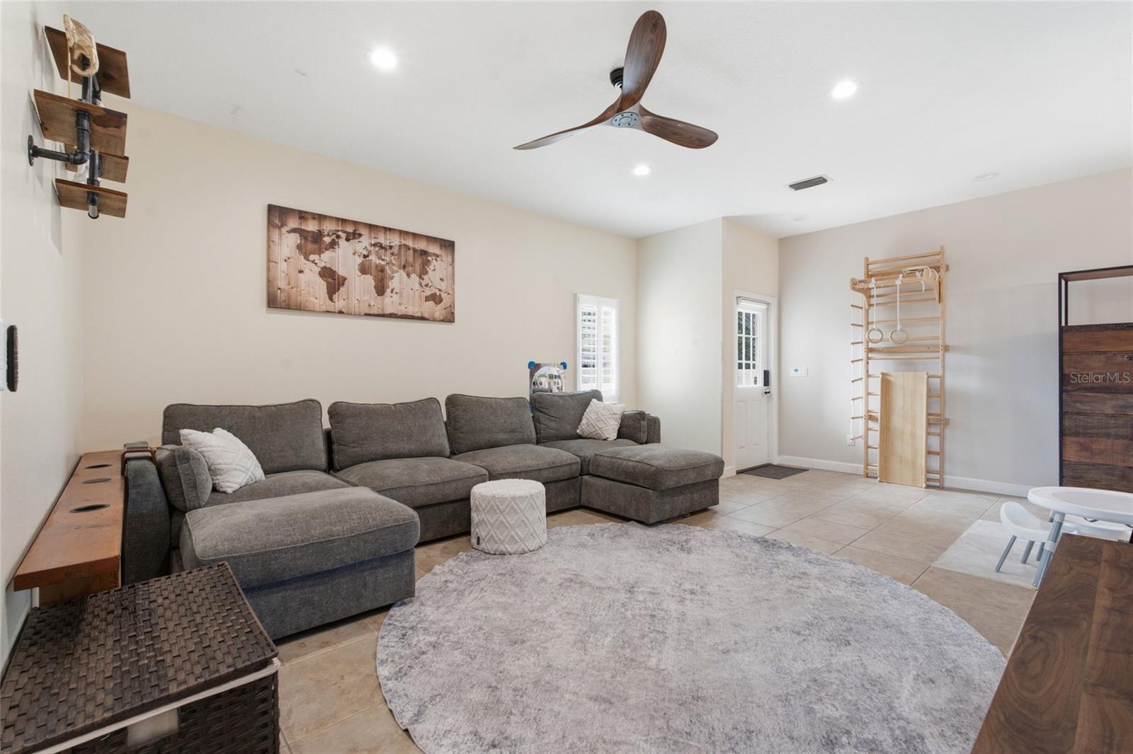 1873 64th, St Petersburg, FL 33702