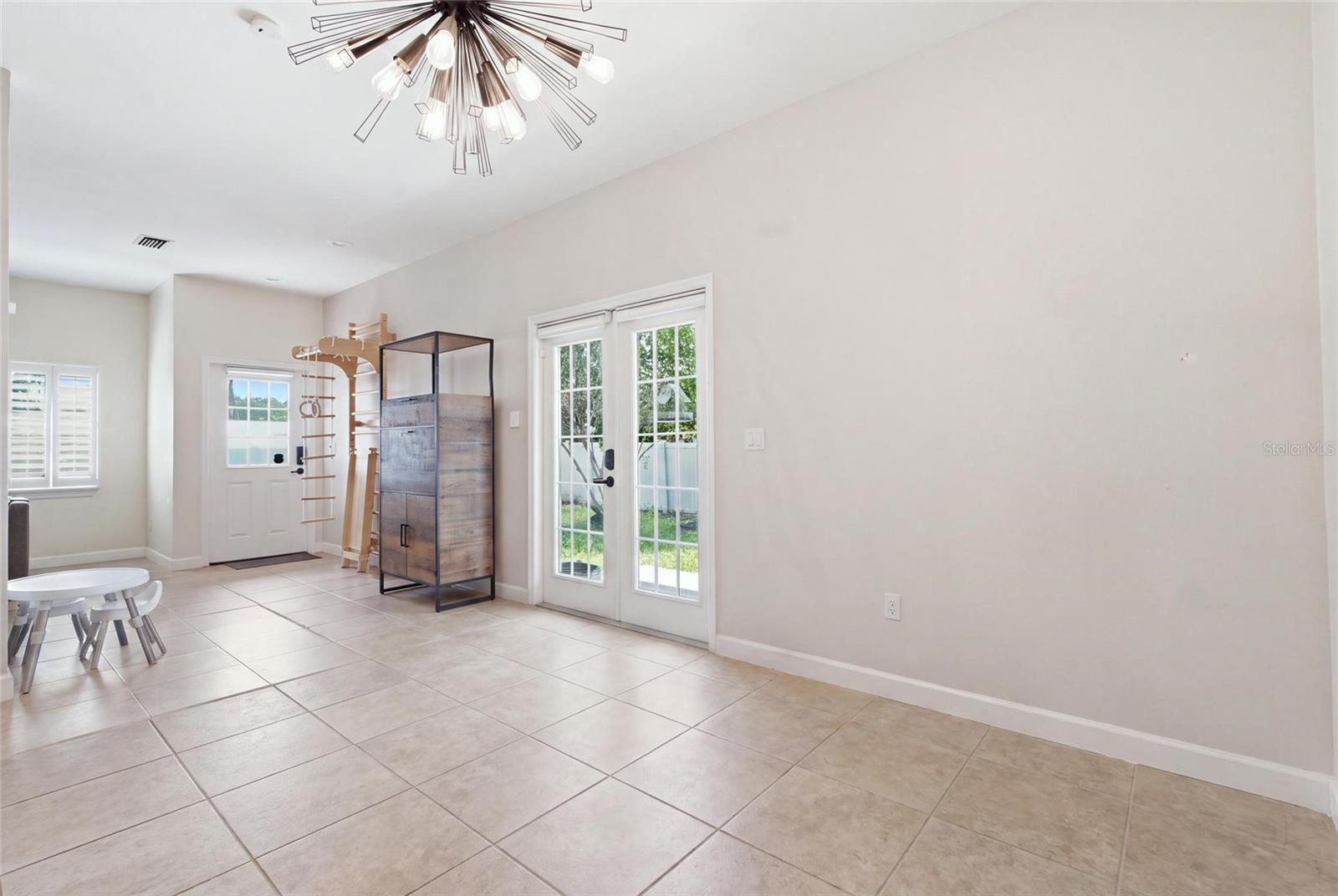 1873 64th, St Petersburg, FL 33702