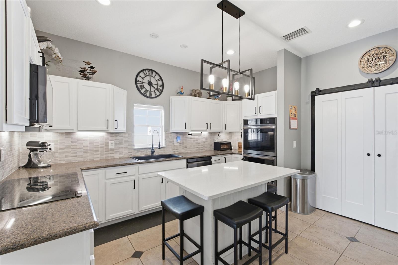 1873 64th, St Petersburg, FL 33702