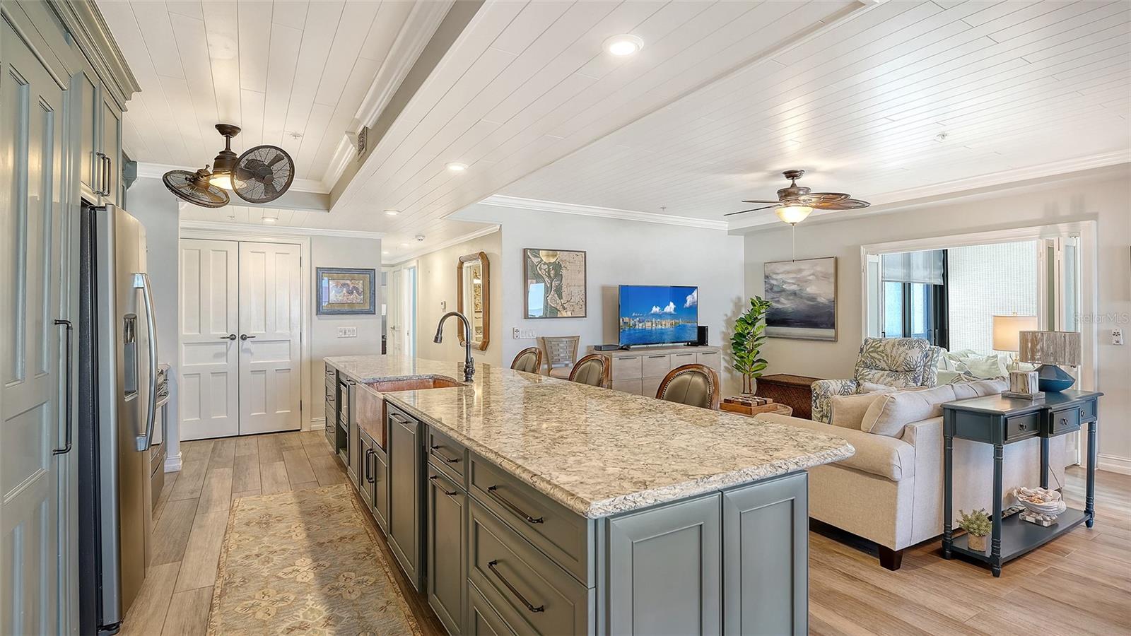 1100 Benjamin Franklin Unit 204, Sarasota, FL 34236