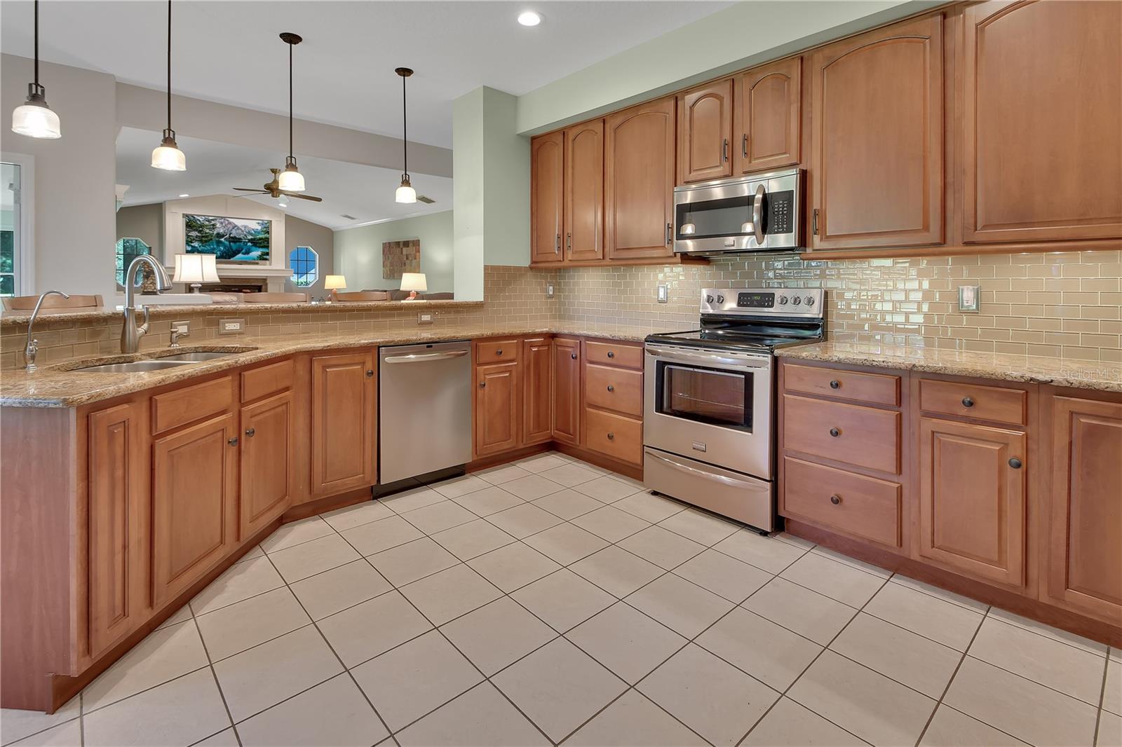 1925 Glenwood Oaks, Deland, FL 32720