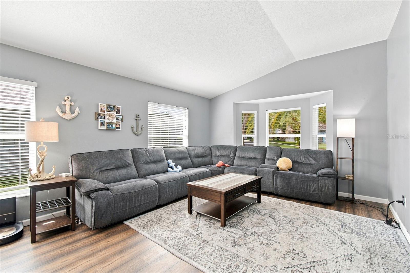 9710 White Barn, Riverview, FL 33569