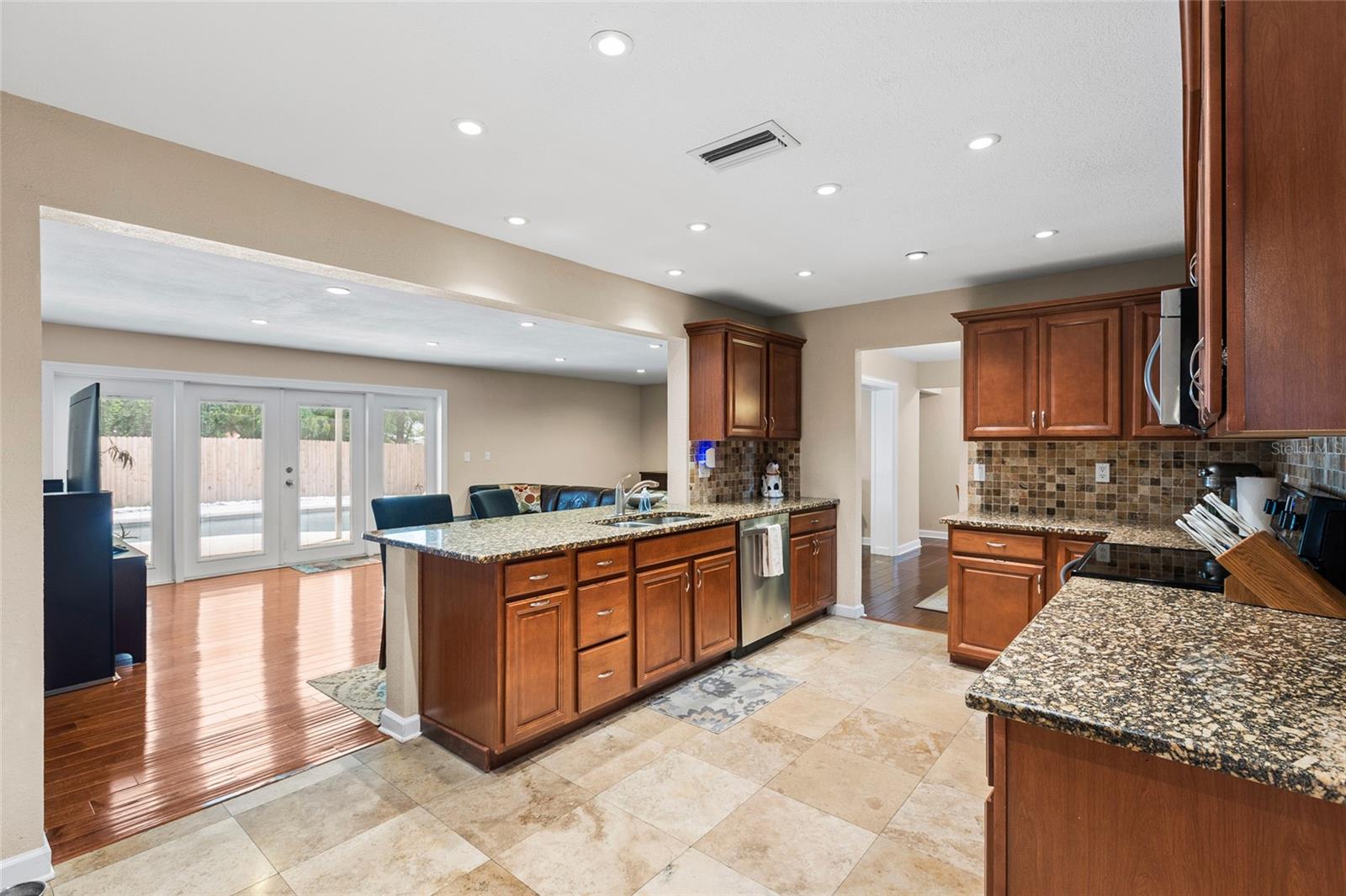 12152 Bonnie, Seminole, FL 33772