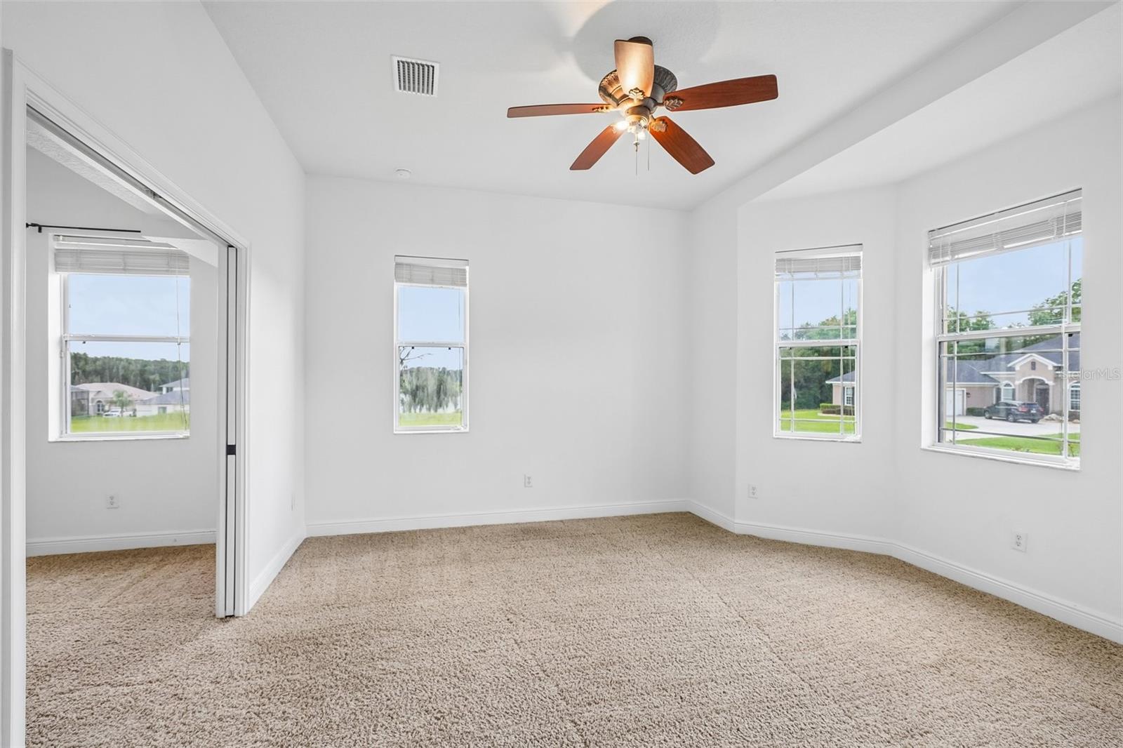 1113 Myrtle Breezes Ct, Fruitland Park, FL 34731