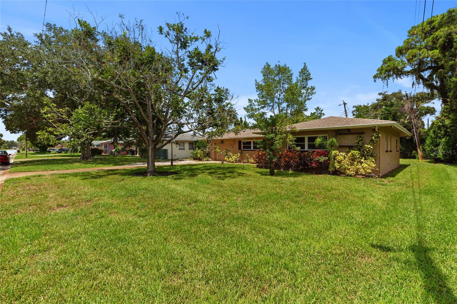 1225 63rd, St Petersburg, FL 33705